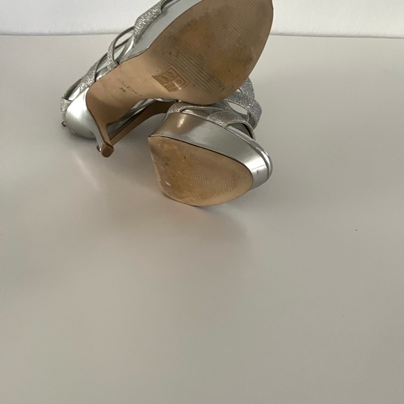 ALDO METALIC SILVER PLATFORM SANDALS - Picture 5 of 5